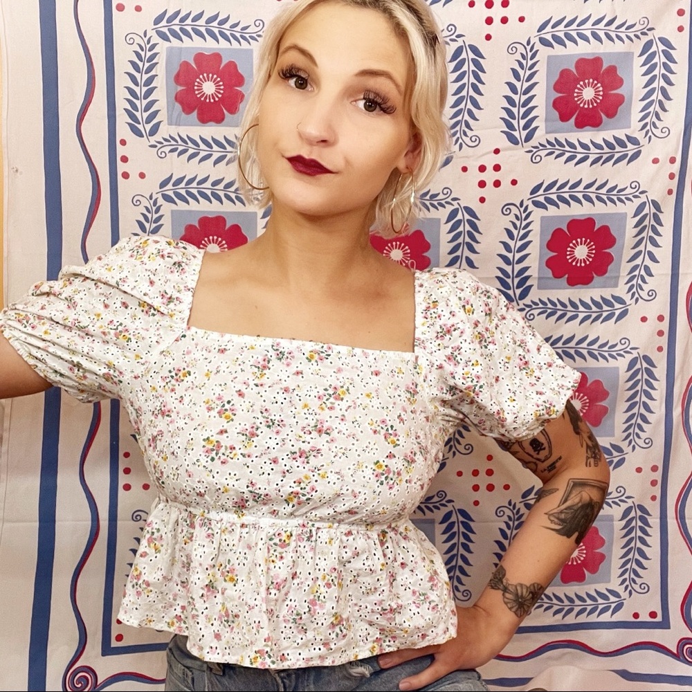 Ditsy floral puff sleeve top